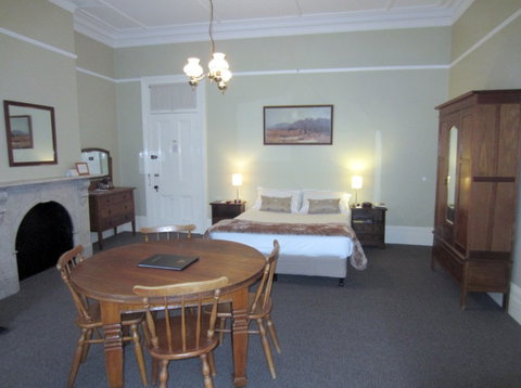 Moore Park Inn - Schoolies Week Accommodation 1