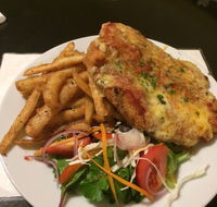 Village Inn Hotel - Schoolies Week Accommodation
