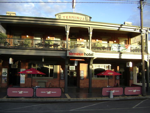 Terminus Hotel - Schoolies Week Accommodation 0