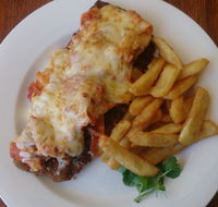 Bridgeway Hotel - Schoolies Week Accommodation