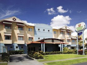 Cairns Queens Court Accommodation - Schoolies Week Accommodation 0