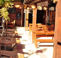 Brecknock Hotel - Schoolies Week Accommodation