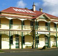 Branxholm Hotel - Schoolies Week Accommodation