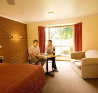 AAt 28 GOLDSMITHGolden Chain Motel - Schoolies Week Accommodation