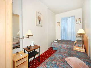 AUSSIE LODGE  - Schoolies Week Accommodation 0