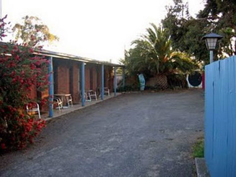 La Cochon Rose Motel & Art Gallery - Schoolies Week Accommodation 0