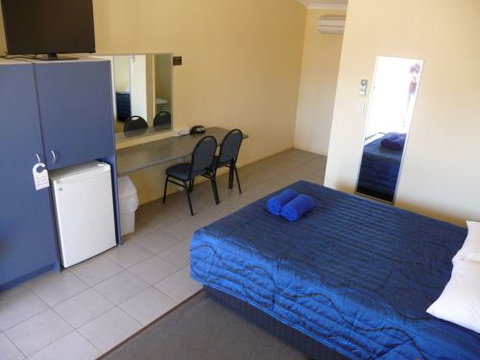 Moura Motel - Schoolies Week Accommodation 1