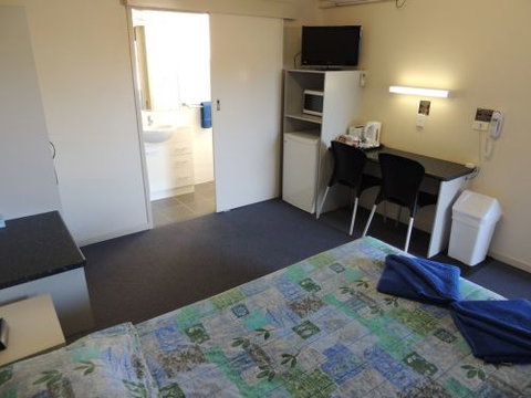 Moura Motel - Schoolies Week Accommodation 4