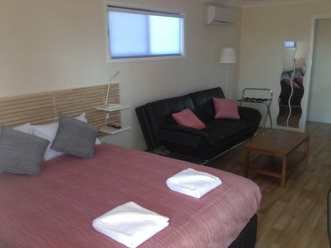 Pick A Box Motel - Schoolies Week Accommodation 1