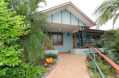 McNevins Logan Park - Schoolies Week Accommodation 0