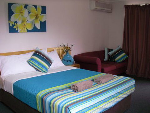 Kilcoy Gardens Motor Inn - Schoolies Week Accommodation 0