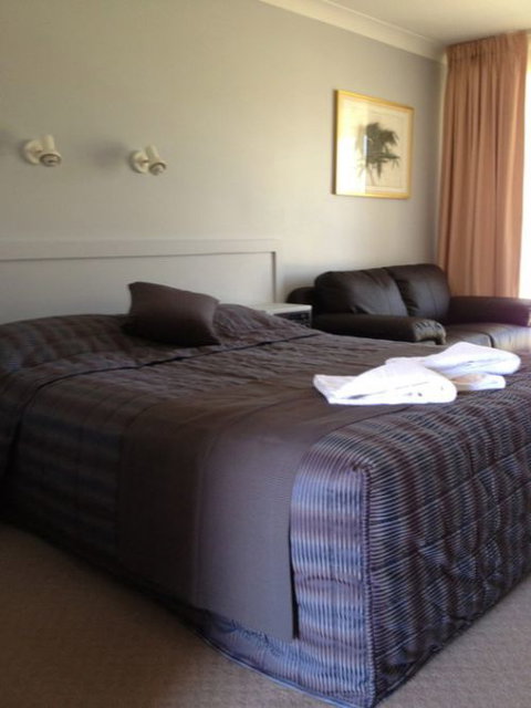 Town & Country Motor Inn Forbes - Schoolies Week Accommodation 3