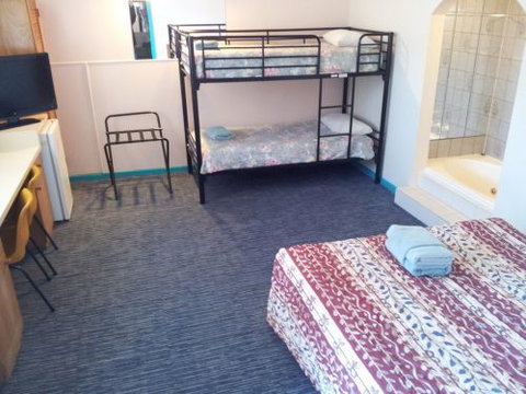 Charlton Motel - Schoolies Week Accommodation 2