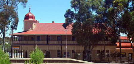  Schoolies Week Accommodation