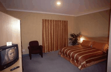 The Lighthouse Hotel - Schoolies Week Accommodation