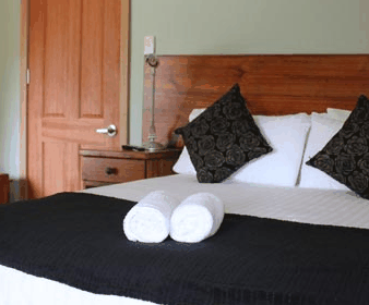 Tullah Lakeside Chalets - Schoolies Week Accommodation