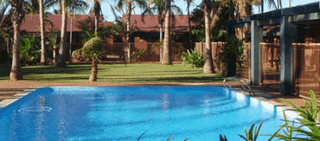 Walkabout Hotel - Schoolies Week Accommodation