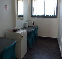 Cool Palms Motel - Schoolies Week Accommodation
