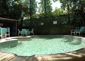Palms At Trinity - Schoolies Week Accommodation 0