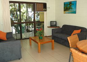 Palms At Trinity - Schoolies Week Accommodation 1