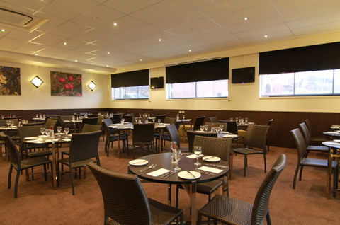 Quality Hotel Gateway Devonport - Schoolies Week Accommodation 5