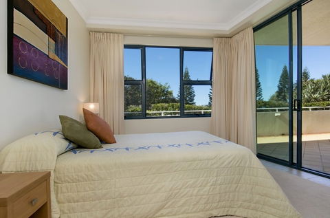 Santorini On Mudjimba - Schoolies Week Accommodation 5