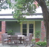 Bell Cottage - Schoolies Week Accommodation