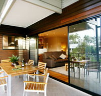 Sereno Luxury Villas - Schoolies Week Accommodation