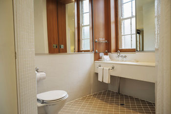 Holiday Inn Old Sydney The Rocks - Schoolies Week Accommodation 2