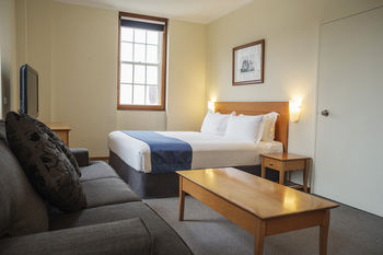 Holiday Inn Old Sydney The Rocks - Schoolies Week Accommodation 23