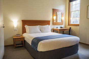 Holiday Inn Old Sydney The Rocks - Schoolies Week Accommodation 24