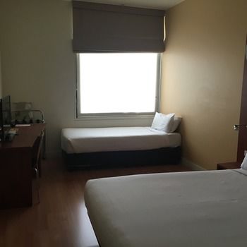Ramada Encore Dandenong - Schoolies Week Accommodation 13