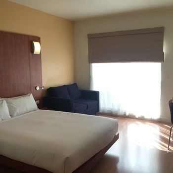 Ramada Encore Dandenong - Schoolies Week Accommodation 15