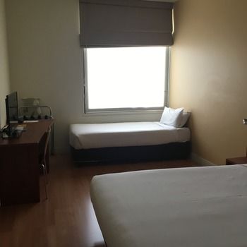Ramada Encore Dandenong - Schoolies Week Accommodation 17