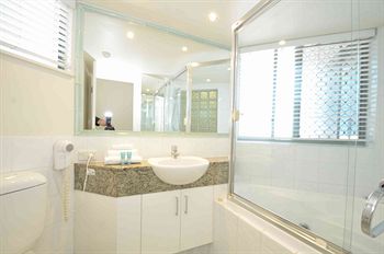 Malibu Mooloolaba - Schoolies Week Accommodation 1