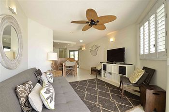 Malibu Mooloolaba - Schoolies Week Accommodation 15