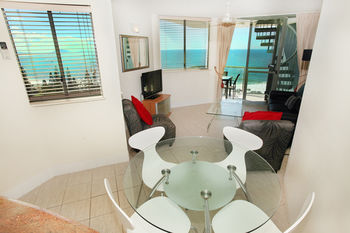 Malibu Mooloolaba - Schoolies Week Accommodation 26