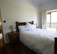 Singletons Retreat - Schoolies Week Accommodation