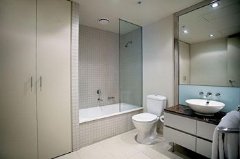 Astra Apartments - St Kilda Rd - Schoolies Week Accommodation 8