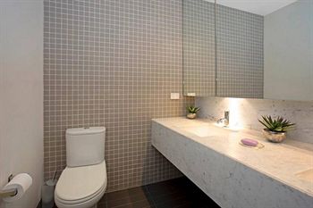Astra Apartments - St Kilda Rd - Schoolies Week Accommodation 9