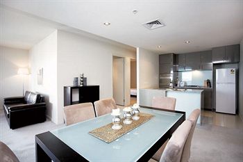 Astra Apartments - St Kilda Rd - Schoolies Week Accommodation 11