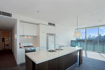 Astra Apartments - St Kilda Rd - Schoolies Week Accommodation 13