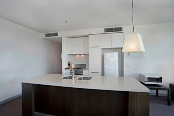 Astra Apartments - St Kilda Rd - Schoolies Week Accommodation 14