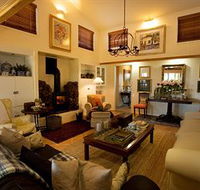 Arabella Guesthouse - Schoolies Week Accommodation