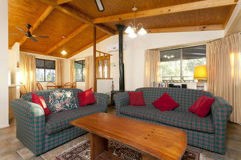 Eagleview Resort - Schoolies Week Accommodation 96