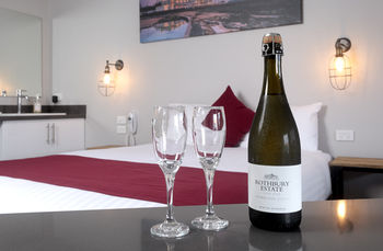 Merewether Motel - Schoolies Week Accommodation 19
