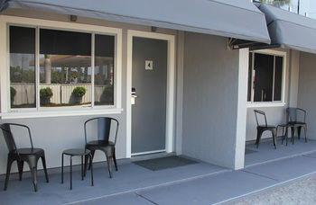 Merewether Motel - Schoolies Week Accommodation 21
