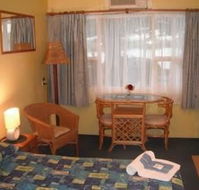 Black Swan Waterfront Motel - Schoolies Week Accommodation