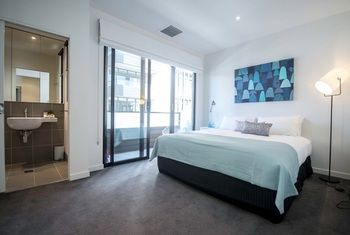 Apartment2c - Highline - Schoolies Week Accommodation 0