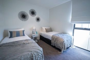 Apartment2c - Highline - Schoolies Week Accommodation 8